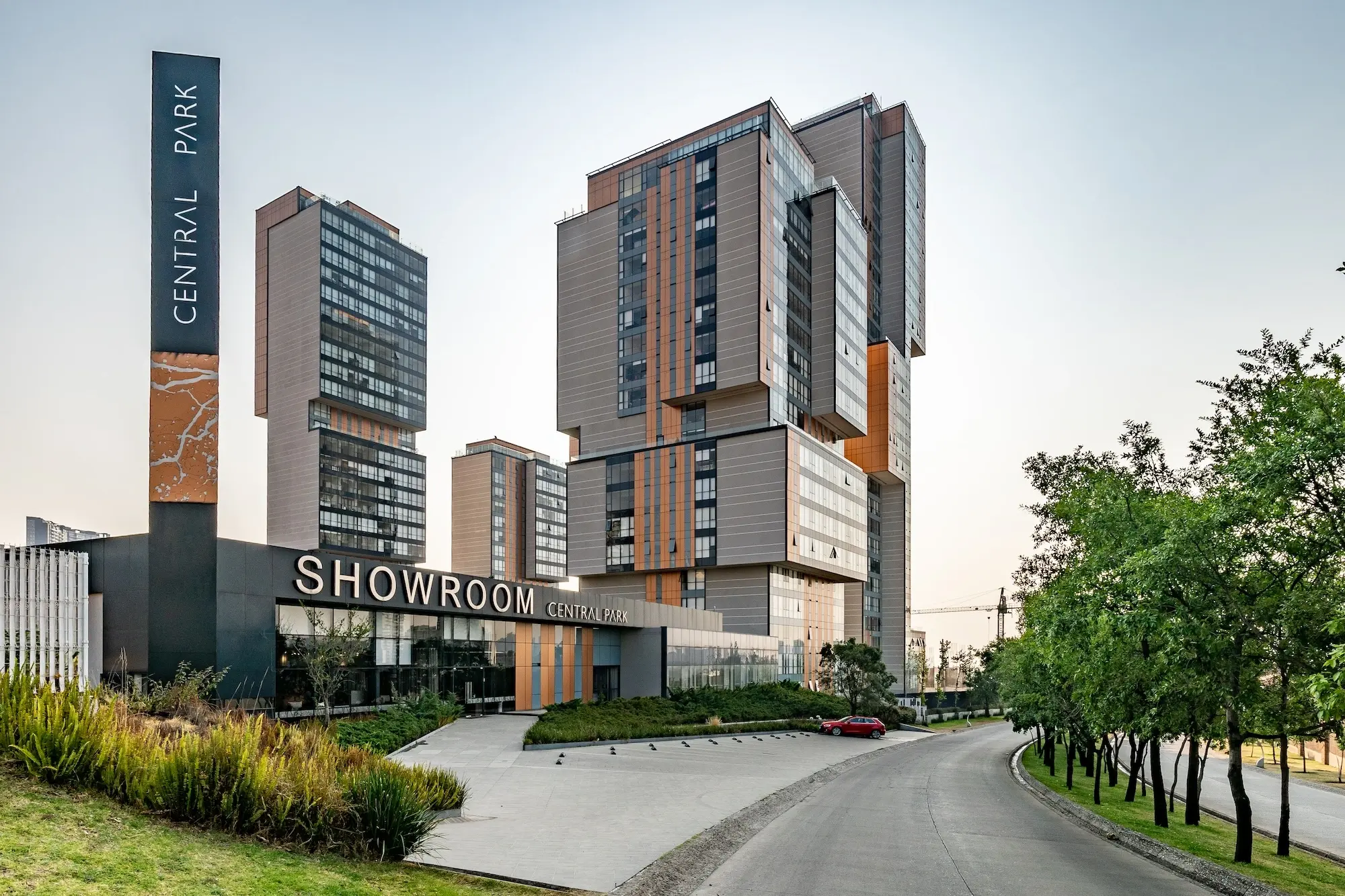 Fachada del Showroom de Central Park - Departamentos en Bosque Real